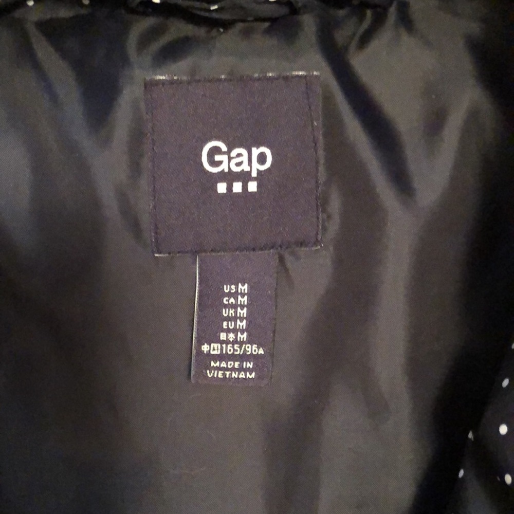 GAP vest.💙🤍 - Picture 4 of 5